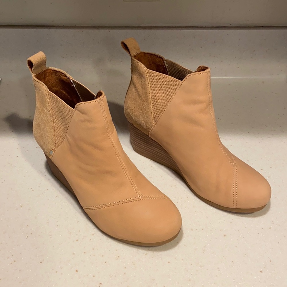 Toms - Size 8 Kelsey wedge heel Booties